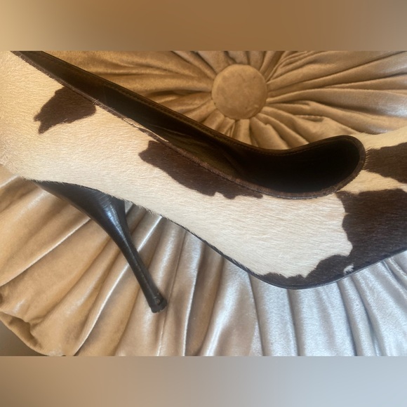 BCBGMaxAzria Super Trendy Cow print pumps size 8.5 - Picture 3 of 8